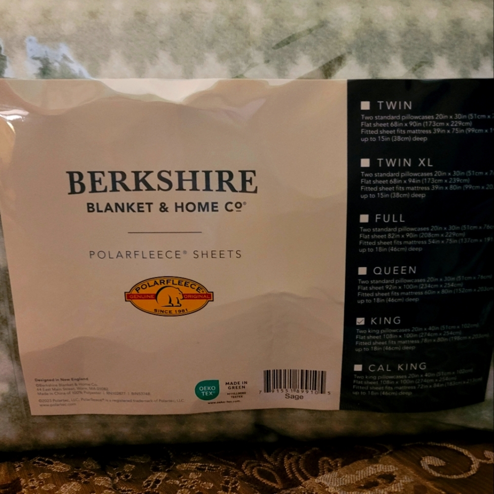 New, Berkshire, Super Soft, Polar Fleece, King Sheet Set Green Designed.